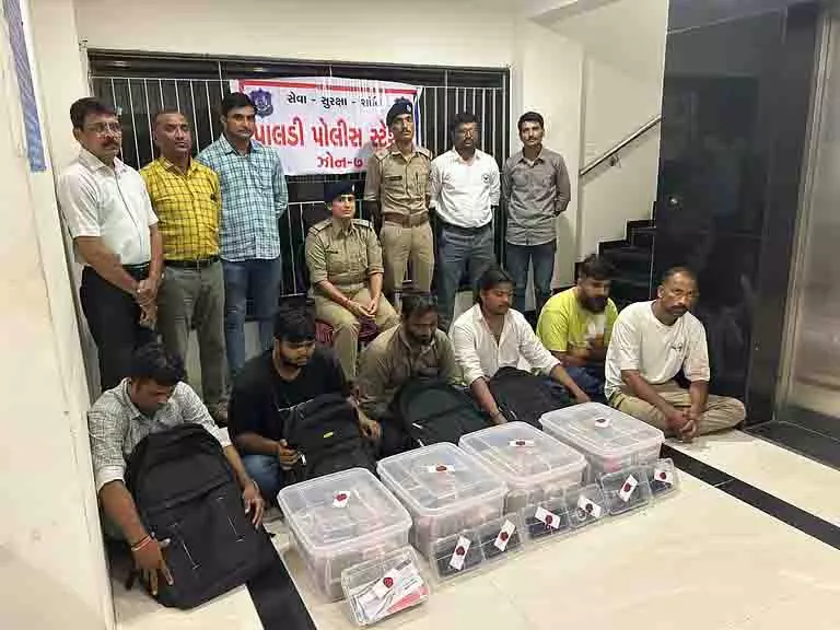 Gujarat: अंतरराष्ट्रीय साइबर ठगी गिरोह का भंडाफोड़ Gujarat: अंतरराष्ट्रीय साइबर ठगी गिरोह का भंडाफोड़