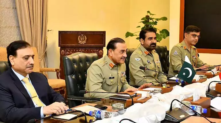 Pakistan का पावर प्ले: मुनीर सैन्य परेड का नेतृत्व करेंगे, चीन में पीएम शरीफ को पछाड़ेंगे Pakistan का पावर प्ले: मुनीर सैन्य परेड का नेतृत्व करेंगे, चीन में पीएम शरीफ को पछाड़ेंगे