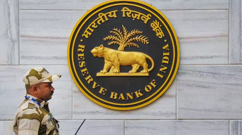 भारत का Q1FY26 चालू खाता घाटा उल्लेखनीय रूप से घटकर $2.4B रह गया भारत का Q1FY26 चालू खाता घाटा उल्लेखनीय रूप से घटकर $2.4B रह गया