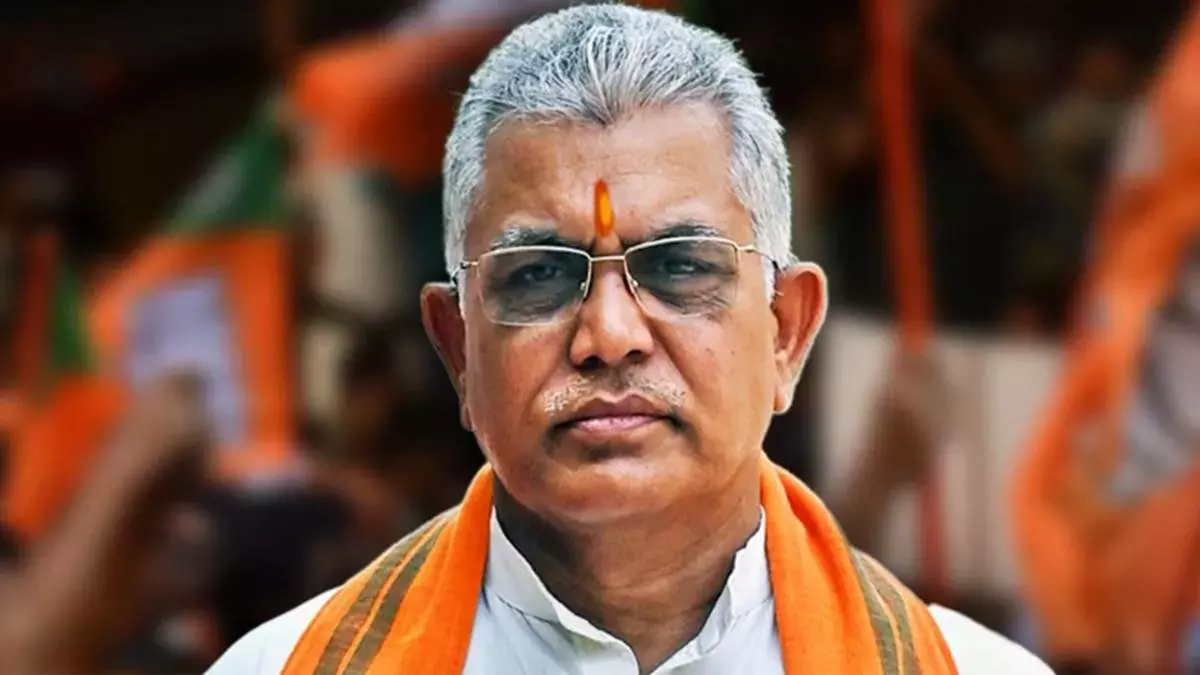 BJP के दिलीप घोष ने महुआ मोइत्रा पर साधा निशाना BJP के दिलीप घोष ने महुआ मोइत्रा पर साधा निशाना