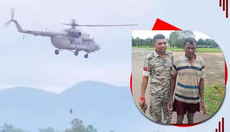 Malkangiri में सबरी नदी में चट्टान पर फंसे 24 घंटे बाद व्यक्ति को बचाया गया Malkangiri में सबरी नदी में चट्टान पर फंसे 24 घंटे बाद व्यक्ति को बचाया गया