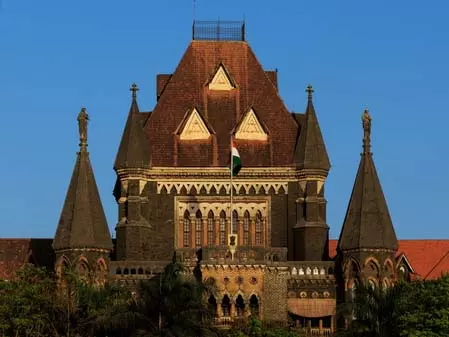 मराठा आरक्षण पर बॉम्बे हाईकोर्ट की सख्ती, आंदोलन आजाद मैदान तक सीमित करने के निर्देश मराठा आरक्षण पर बॉम्बे हाईकोर्ट की सख्ती, आंदोलन आजाद मैदान तक सीमित करने के निर्देश