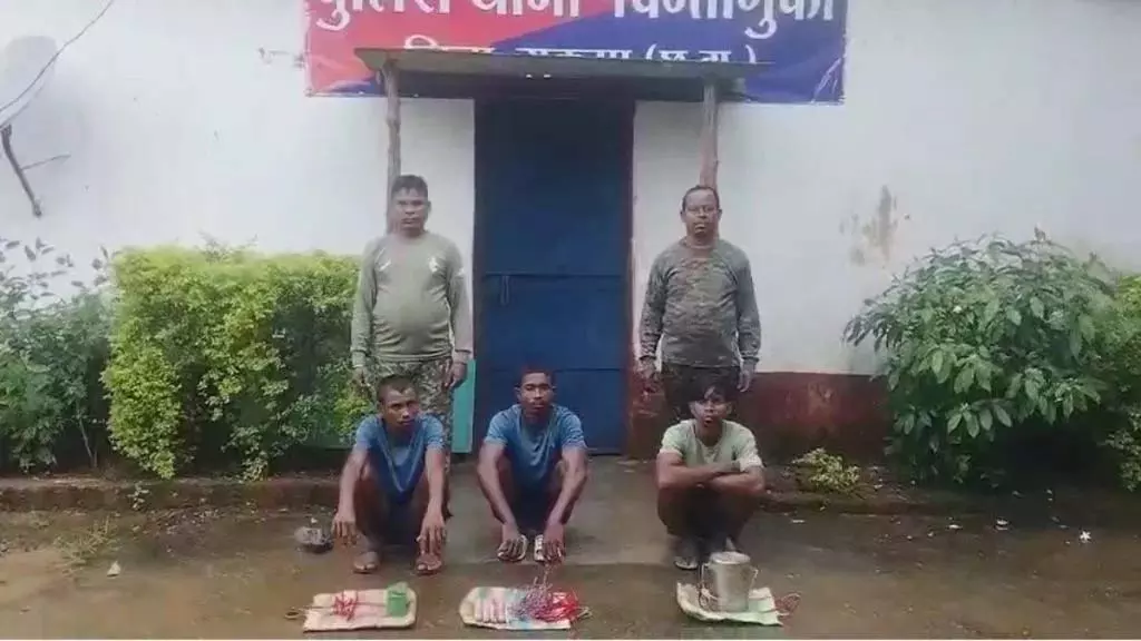 CG BREAKING: पुलिस और CRPF ने संयुक्त कार्रवाई में तीन नक्सली गिरफ्तार CG BREAKING: पुलिस और CRPF ने संयुक्त कार्रवाई में तीन नक्सली गिरफ्तार