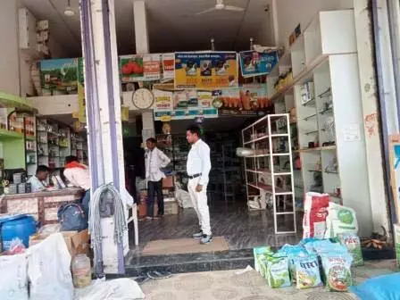 कृषि विभाग ने कुनकुरी के रासायनिक उर्वरक दुकानों का किया निरीक्षण कृषि विभाग ने कुनकुरी के रासायनिक उर्वरक दुकानों का किया निरीक्षण