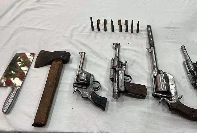 Siliguri में गोलीबारी में कई गिरोह शामिल, पड़ोसी राज्यों से संबंध होने का आरोप Siliguri में गोलीबारी में कई गिरोह शामिल, पड़ोसी राज्यों से संबंध होने का आरोप