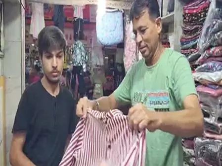 PM मुद्रा योजना से राजकोट के व्यापारी ने शुरू किया कारोबार, बन रहे आत्मनिर्भर PM मुद्रा योजना से राजकोट के व्यापारी ने शुरू किया कारोबार, बन रहे आत्मनिर्भर