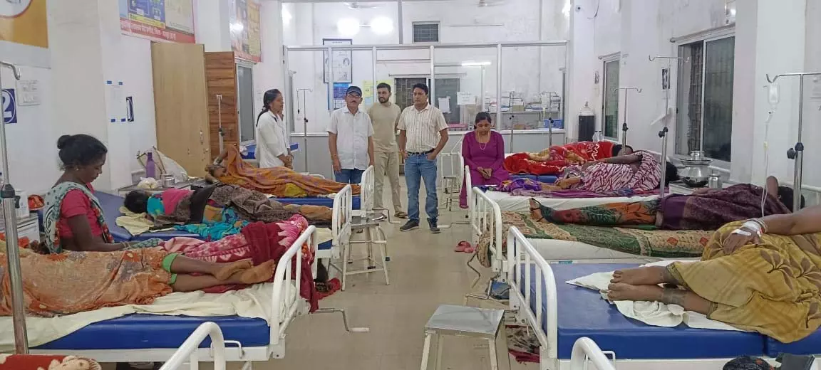 कलेक्टर के निर्देश पर स्वास्थ्य व्यवस्था को सुदृढ़ बनाने स्वास्थ्य केंद्रों का लगातार किया जा रहा निरीक्षण कलेक्टर के निर्देश पर स्वास्थ्य व्यवस्था को सुदृढ़ बनाने स्वास्थ्य केंद्रों का लगातार किया जा रहा निरीक्षण