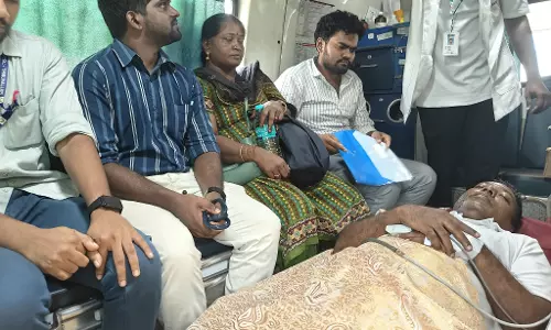 कांग्रेस सांसद का बीपी अनशन स्थल पर हाई हुआ, हॉस्पिटल में भर्ती कराया गया कांग्रेस सांसद का बीपी अनशन स्थल पर हाई हुआ, हॉस्पिटल में भर्ती कराया गया