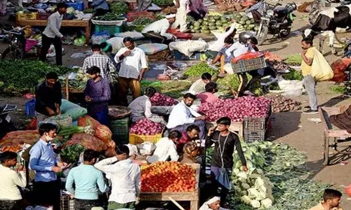 लाहौर में बाढ़ से आपूर्ति बाधित, पाकिस्तान में खाद्य कीमतों में बढ़ोतरी