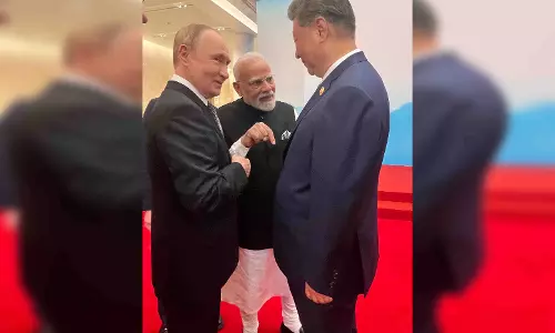 ये तस्वीर बेहद शक्तिशाली मैसेज देने वाली है...ट्रंप का बढ़ सकता है ब्लड प्रेशर ये तस्वीर बेहद शक्तिशाली मैसेज देने वाली है...ट्रंप का बढ़ सकता है ब्लड प्रेशर
