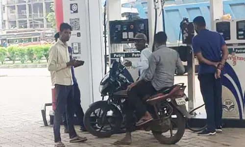 नो हेलमेट-नो पेट्रोल अभियान बेअसर