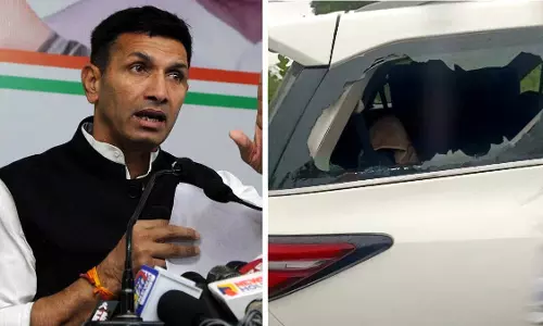 MP : कांग्रेस अध्यक्ष जीतू पटवारी की कार पर रतलाम में पथराव MP : कांग्रेस अध्यक्ष जीतू पटवारी की कार पर रतलाम में पथराव