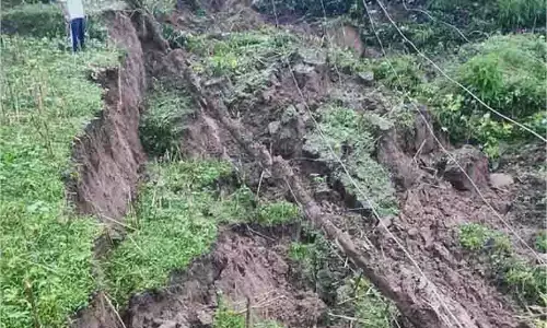 Himachal: भूस्खलन से 5 पक्के मकान ध्वस्त
