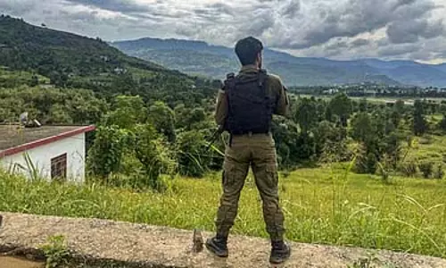 J&K : पुंछ में नियंत्रण रेखा पर घुसपैठ की कोशिश नाकाम J&K : पुंछ में नियंत्रण रेखा पर घुसपैठ की कोशिश नाकाम