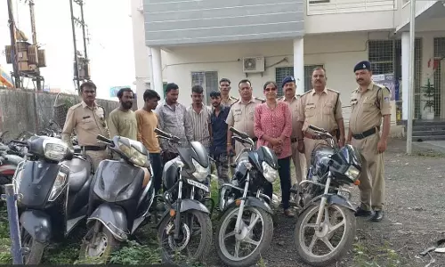 जबलपुर में ‘Chiraiya’ गिरोह का भंडाफोड़, 20 से अधिक चोरी की बाइक बरामद; पांच गिरफ्तार जबलपुर में ‘Chiraiya’ गिरोह का भंडाफोड़, 20 से अधिक चोरी की बाइक बरामद; पांच गिरफ्तार