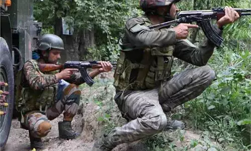 Jammu-Kashmir: सेना और आतंकियों के बीच मुठभेड़, गोलियों  से गूंज उठा इलाका