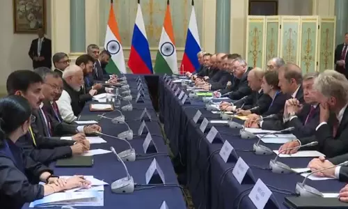 प्रधानमंत्री मोदी ने चीन में रूसी राष्ट्रपति पुतिन के साथ बैठक की, देख बौखला जाएंगे डोनाल्ड ट्रंप प्रधानमंत्री मोदी ने चीन में रूसी राष्ट्रपति पुतिन के साथ बैठक की, देख बौखला जाएंगे डोनाल्ड ट्रंप