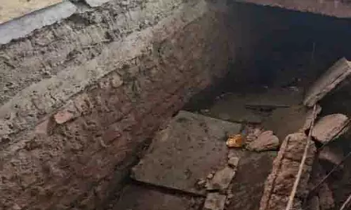 Bhopal: अचानक धंसी जमीन, गड्ढे में गिरी आधा दर्जन महिलाएं