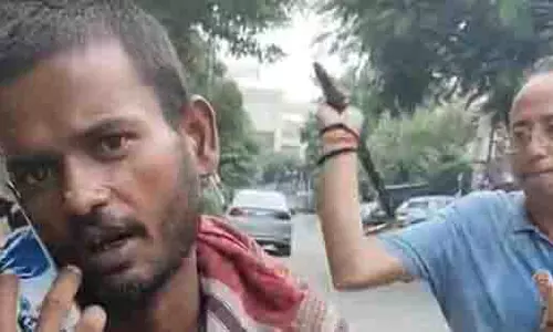Delhi-NCR में कुत्ता खिलाने वालों पर हमला