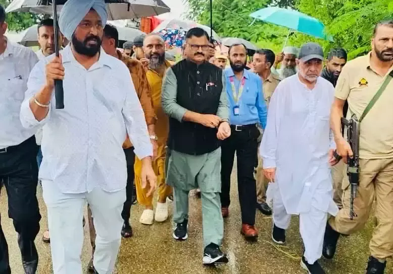 Jammu: बाढ़ प्रभावितों से मिले राणा, सुनी समस्याएँ