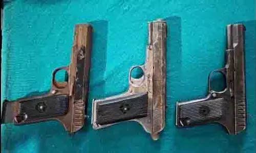 Punjab में सैलून गोलीबारी, 2 गिरोह सहयोगी गिरफ्तार Punjab में सैलून गोलीबारी, 2 गिरोह सहयोगी गिरफ्तार