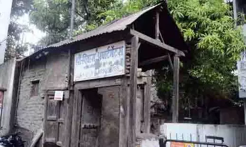 PMC ने सार्वजनिक नोटिस जारी किया, असुरक्षित वाड़ों पर बैनर लगाए PMC ने सार्वजनिक नोटिस जारी किया, असुरक्षित वाड़ों पर बैनर लगाए