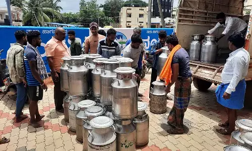हावेमूल वाहन चालकों का विरोध प्रदर्शन: डिब्बे फेंके जाने पर आक्रोश हावेमूल वाहन चालकों का विरोध प्रदर्शन: डिब्बे फेंके जाने पर आक्रोश