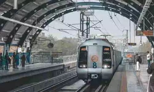 सिग्नलिंग समस्या के बाद Delhi मेट्रो ने येलो लाइन सेवाएं बहाल कीं सिग्नलिंग समस्या के बाद Delhi मेट्रो ने येलो लाइन सेवाएं बहाल कीं
