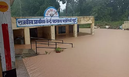 Una: ऊना में बारिश के कारण विद्यालय बंद Una: ऊना में बारिश के कारण विद्यालय बंद