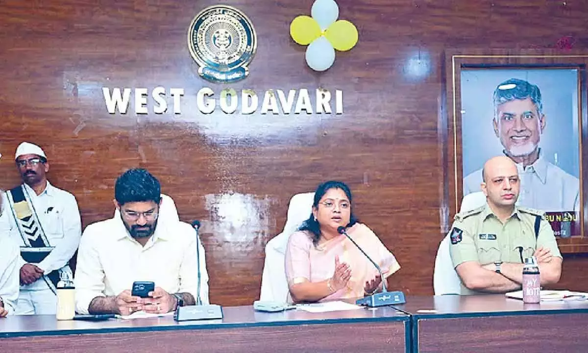 Andhra: विसर्जन उत्सव के दौरान शांति बनाए रखने का आह्वान Andhra: विसर्जन उत्सव के दौरान शांति बनाए रखने का आह्वान