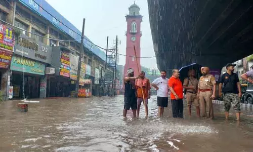Ludhiana में भारी बारिश से बाढ़ प्रभावित इलाकों में दहशत Ludhiana में भारी बारिश से बाढ़ प्रभावित इलाकों में दहशत