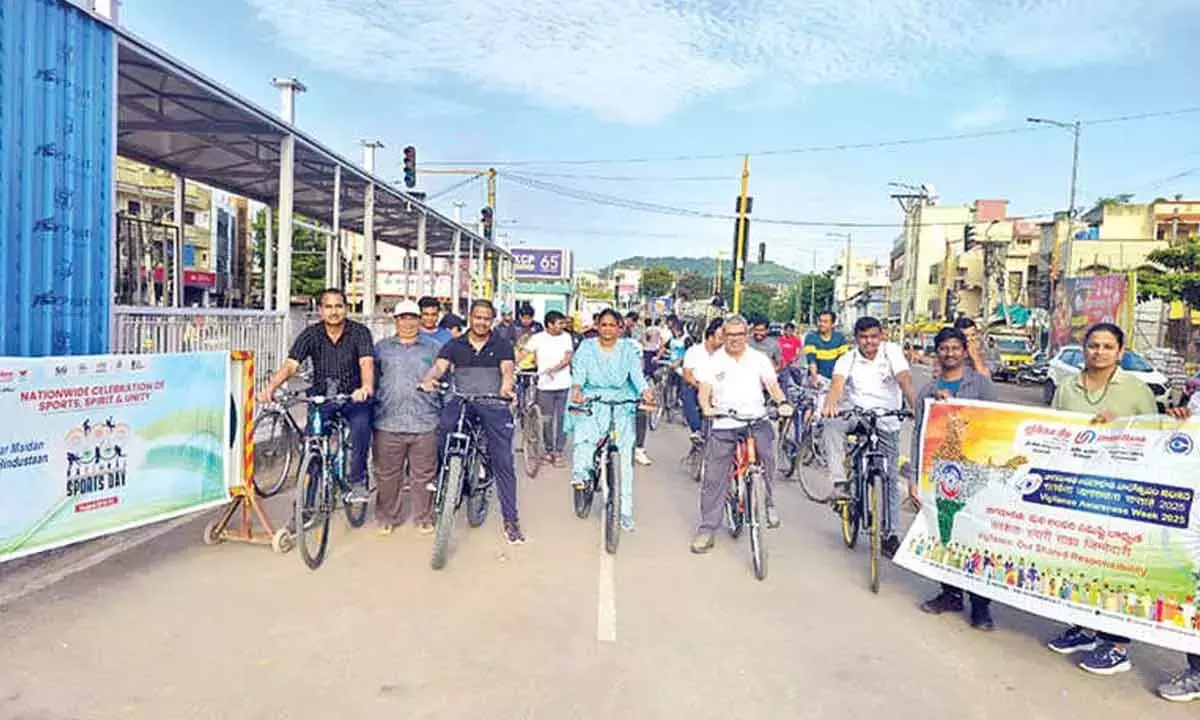 Andhra: यूनियन बैंक ऑफ इंडिया ने साइकिल रैली निकाली Andhra: यूनियन बैंक ऑफ इंडिया ने साइकिल रैली निकाली