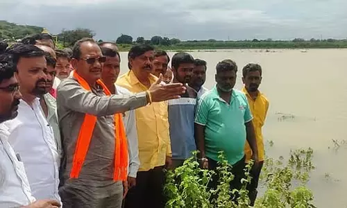 भारी बारिश: जनप्रतिनिधियों ने प्रभावित इलाकों का दौरा किया भारी बारिश: जनप्रतिनिधियों ने प्रभावित इलाकों का दौरा किया