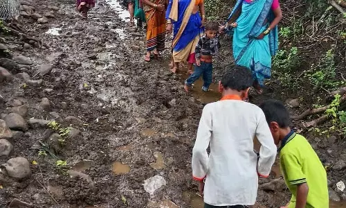 टांडा निवासी दुर्गम सड़क पर: सड़क निर्माण की मांग टांडा निवासी दुर्गम सड़क पर: सड़क निर्माण की मांग