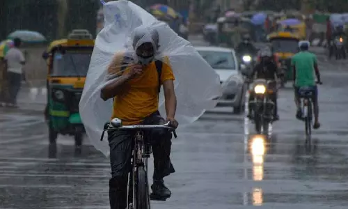Delhi में येलो अलर्ट जारी; आईएमडी ने भारी बारिश का अनुमान जताया Delhi में येलो अलर्ट जारी; आईएमडी ने भारी बारिश का अनुमान जताया
