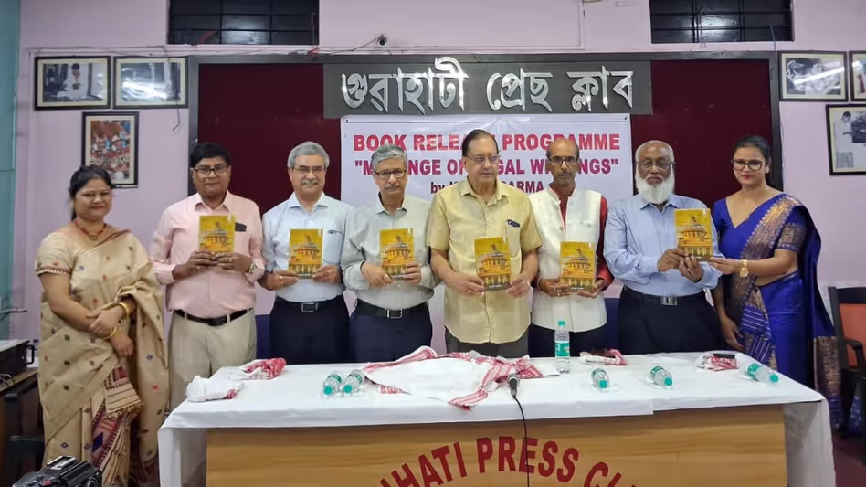 Assam : सेवानिवृत्त जिला एवं सत्र न्यायाधीश कनक सरमा ने गुवाहाटी प्रेस क्लब में नई पुस्तक का विमोचन किया