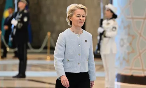 Von der Leyen को ले जा रहा विमान संदिग्ध जीपीएस जामिंग की चपेट में आ गया Von der Leyen को ले जा रहा विमान संदिग्ध जीपीएस जामिंग की चपेट में आ गया