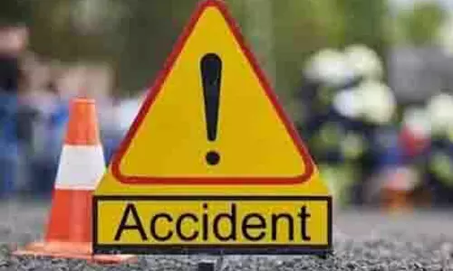 Telangana: बस के ट्रक से टकराने से तीन लोगों की मौत Telangana: बस के ट्रक से टकराने से तीन लोगों की मौत