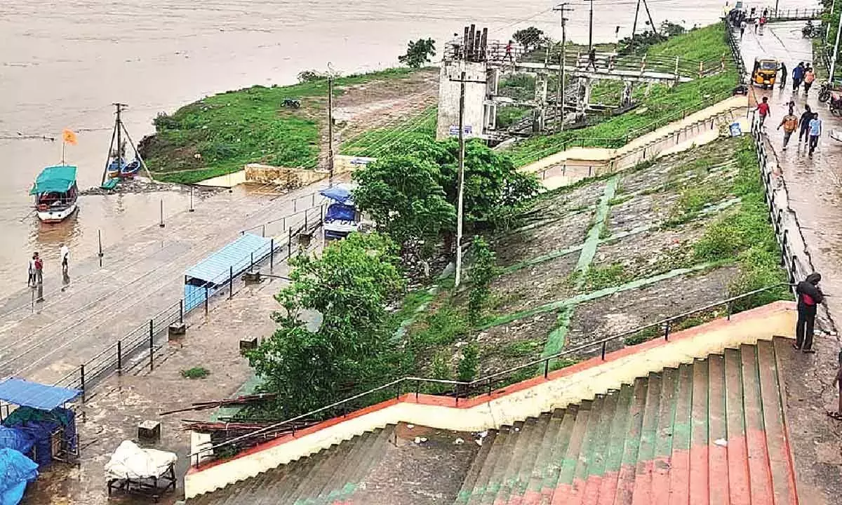Telangana: गोदावरी का जलस्तर 47.9 फीट पर, पहली बाढ़ चेतावनी जारी