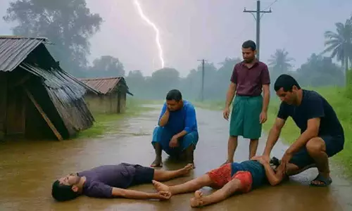 Assam-Meghalaya सीमा पर बिजली गिरने से 1 की मौत, 3 घायल Assam-Meghalaya सीमा पर बिजली गिरने से 1 की मौत, 3 घायल