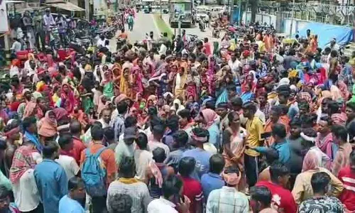 कथित चिकित्सा लापरवाही के कारण ASHA कार्यकर्ता की मौत पर उमरकोट में विरोध प्रदर्शन