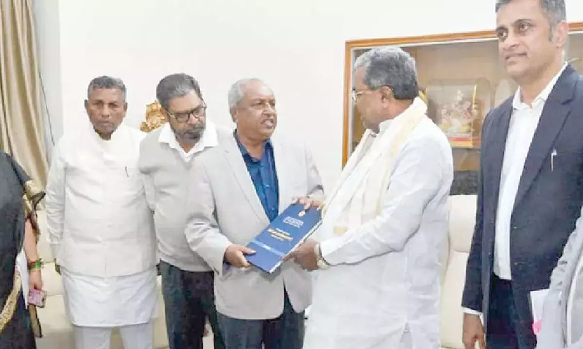 BBMP जांच आयोग ने कथित अनियमितताओं पर 8,900 पृष्ठों की रिपोर्ट सौंपी BBMP जांच आयोग ने कथित अनियमितताओं पर 8,900 पृष्ठों की रिपोर्ट सौंपी