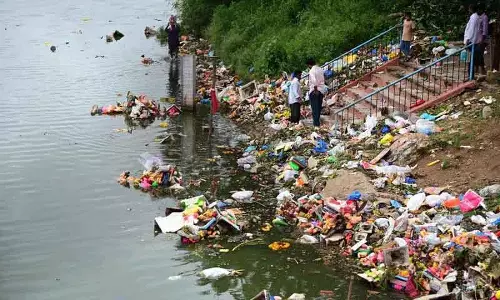खराब सड़कों और कूड़े ने Hyderabad में गणेश विसर्जन की तैयारियों को बिगाड़ा खराब सड़कों और कूड़े ने Hyderabad में गणेश विसर्जन की तैयारियों को बिगाड़ा