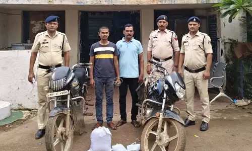 गांजा बेचने वाले दो आरोपी गिरफ्तार, 2.1 किलो गांजा और दो मोटरसाइकिल जब्त