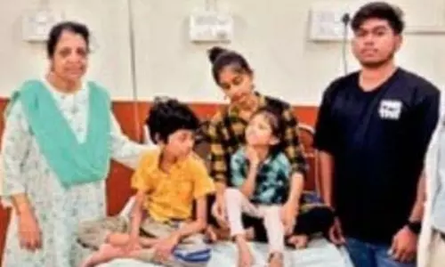 मानसिक रूप से बीमार मां ने 2 बच्चों को 3 साल तक घर में बंद रखा, कभी सूरज की रोशनी नहीं देखी मानसिक रूप से बीमार मां ने 2 बच्चों को 3 साल तक घर में बंद रखा, कभी सूरज की रोशनी नहीं देखी