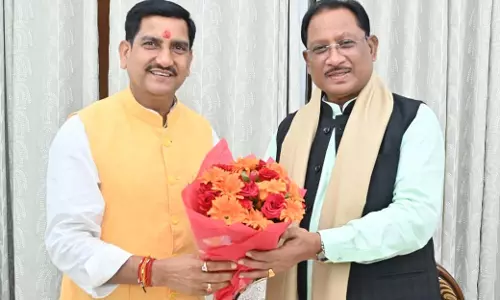 मुख्यमंत्री विष्णुदेव साय और केंद्रीय राज्य मंत्री तोखन साहू की आत्मीय मुलाकात