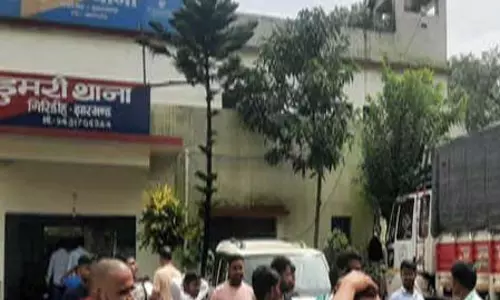 महिला पर चोरी का आरोप लगा सिर मुंडा, जूते-चप्पलों की माला पहनाकर घुमाया