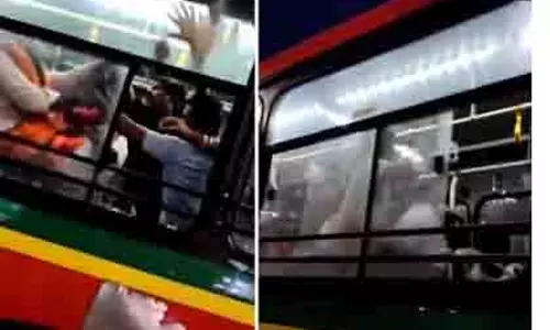 Mumbai: जुहू स्टेशन पर मराठा आंदोलन के दौरान बेस्ट बस क्षतिग्रस्त Mumbai: जुहू स्टेशन पर मराठा आंदोलन के दौरान बेस्ट बस क्षतिग्रस्त