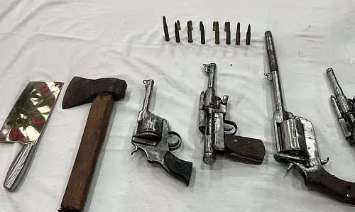Siliguri में गोलीबारी में कई गिरोह शामिल, पड़ोसी राज्यों से संबंध होने का आरोप Siliguri में गोलीबारी में कई गिरोह शामिल, पड़ोसी राज्यों से संबंध होने का आरोप