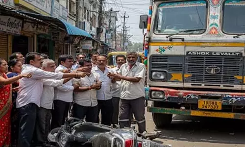 शमशाबाद में तेज रफ्तार ट्रक ने स्कूटर को 2 किमी तक घसीटा, एक घायल